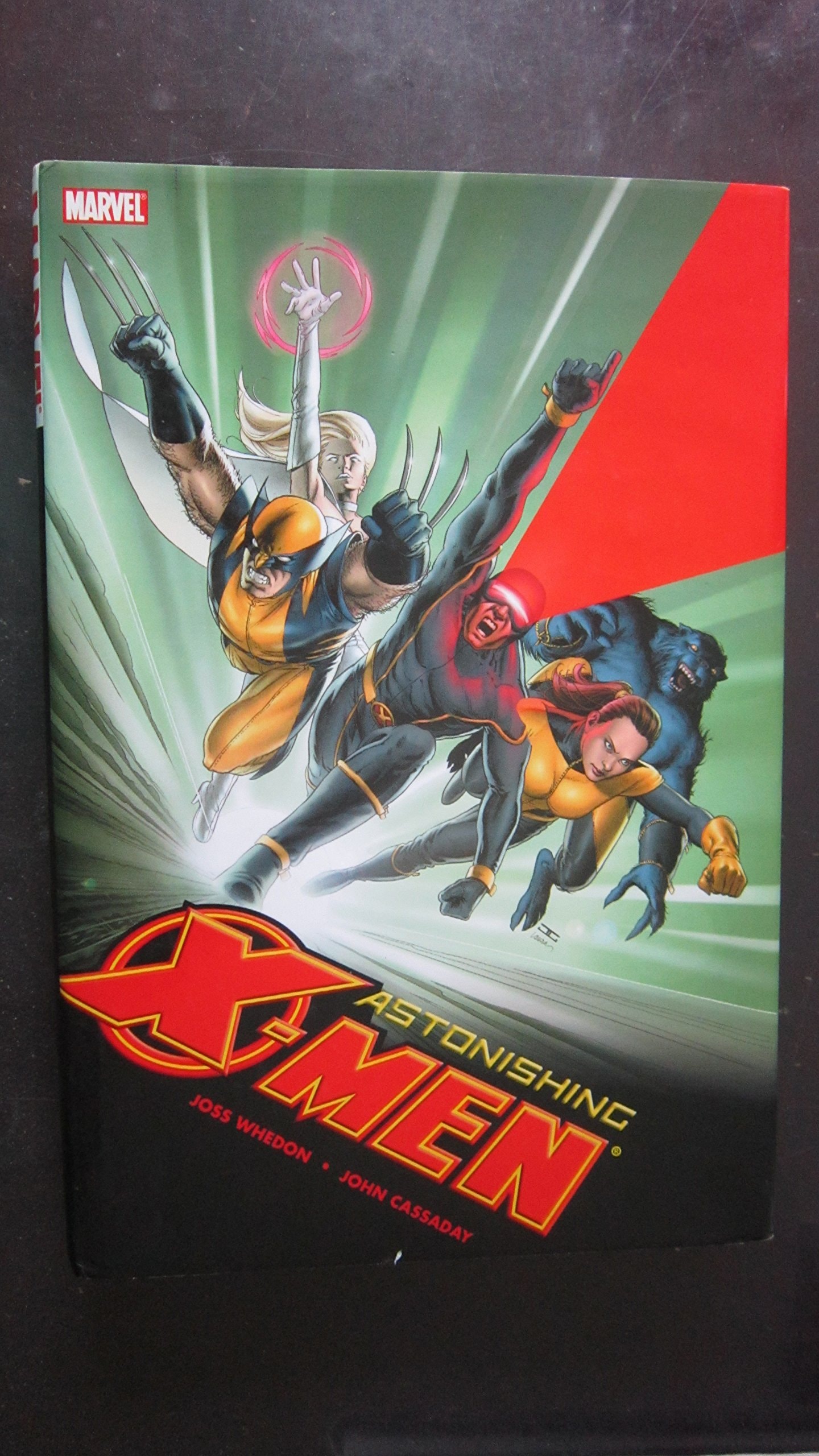 Astonishing X-Men #1 cover